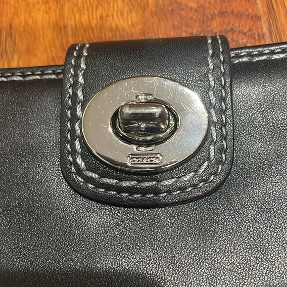 💯 COACH Black Leather Turn-lock Wallet. RARE! - Picture 2 of 7